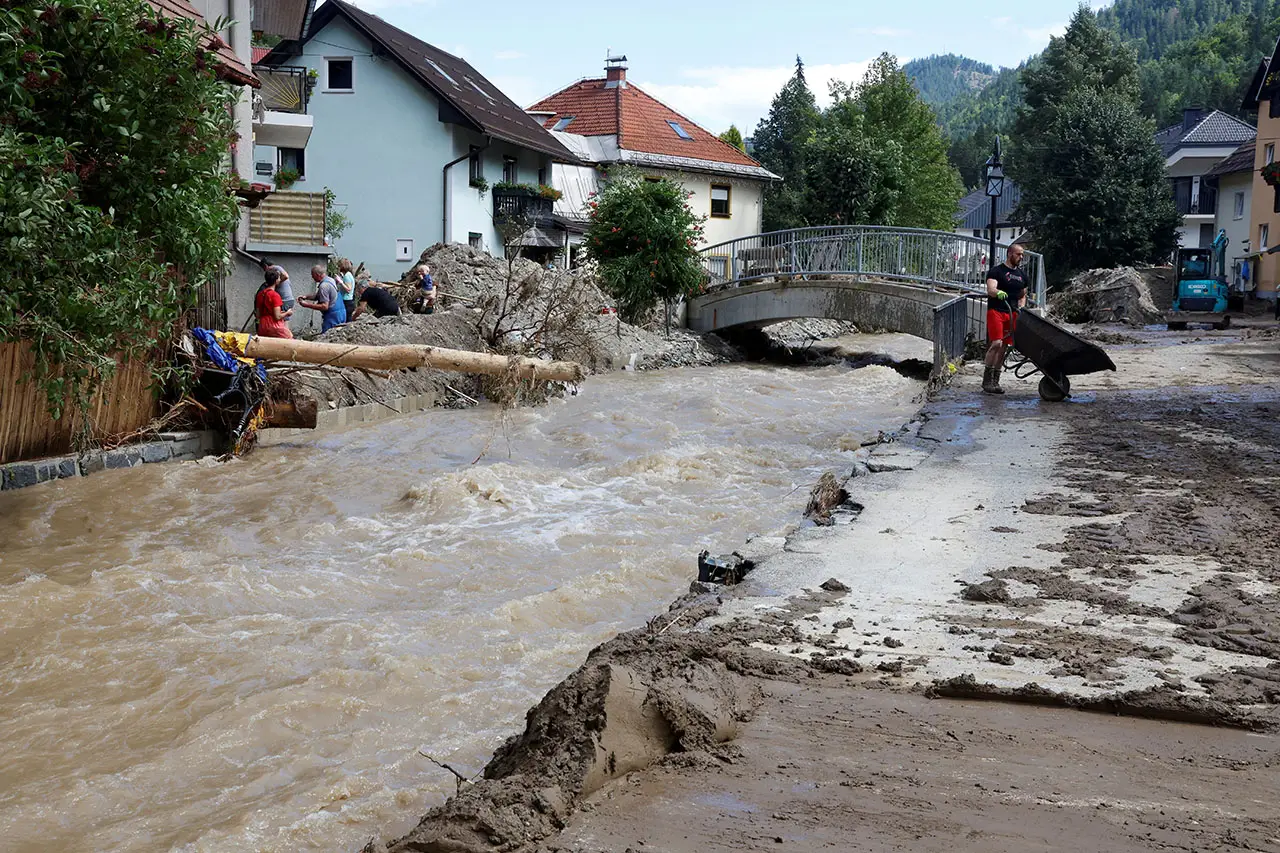 Slovenia Remuk Redam...