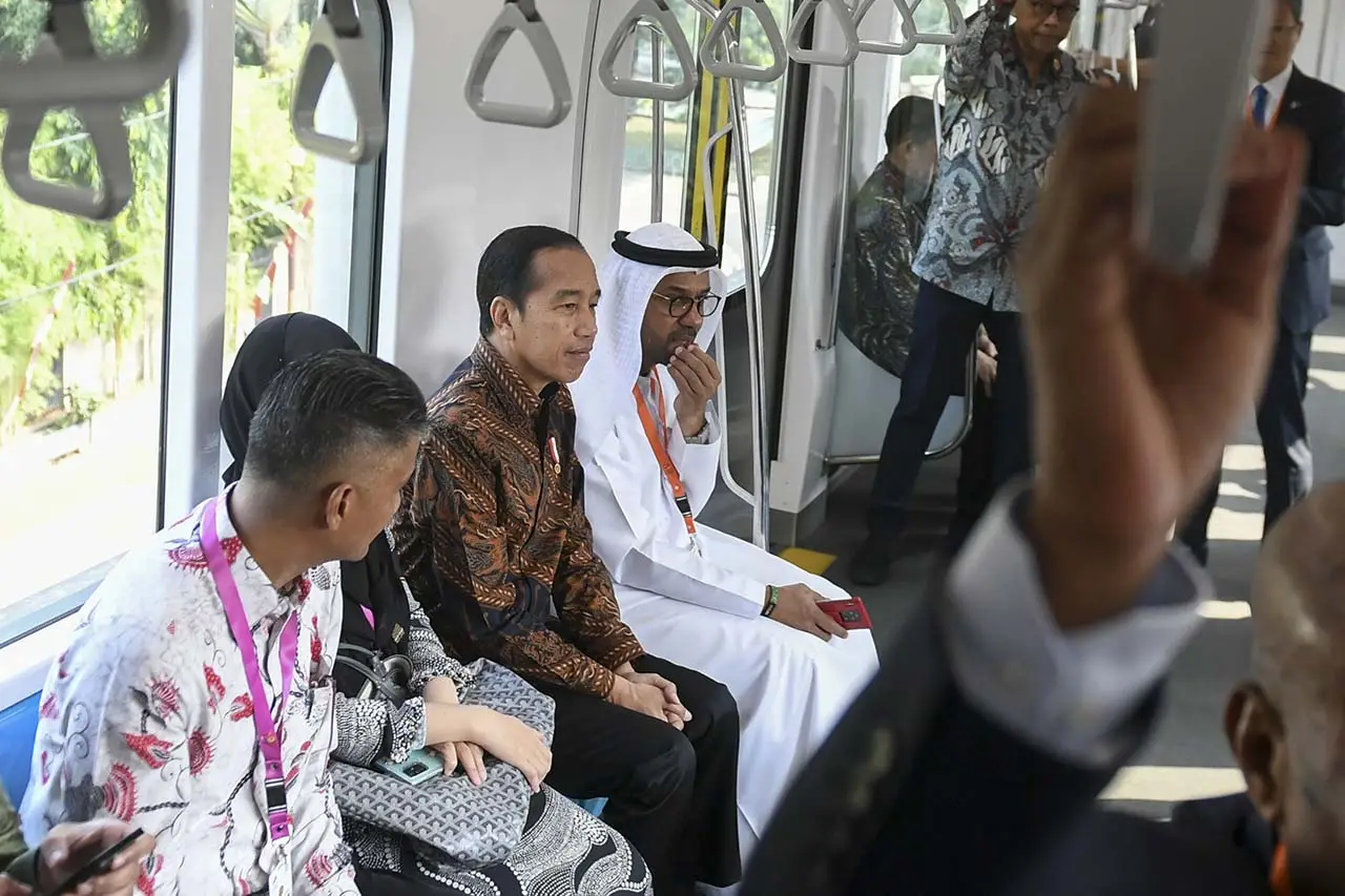 Presiden Jokowi Ajak...
