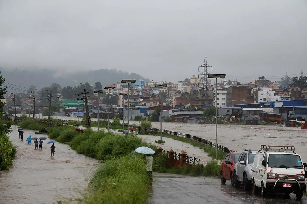 Sungai Bagmati Meluap,...