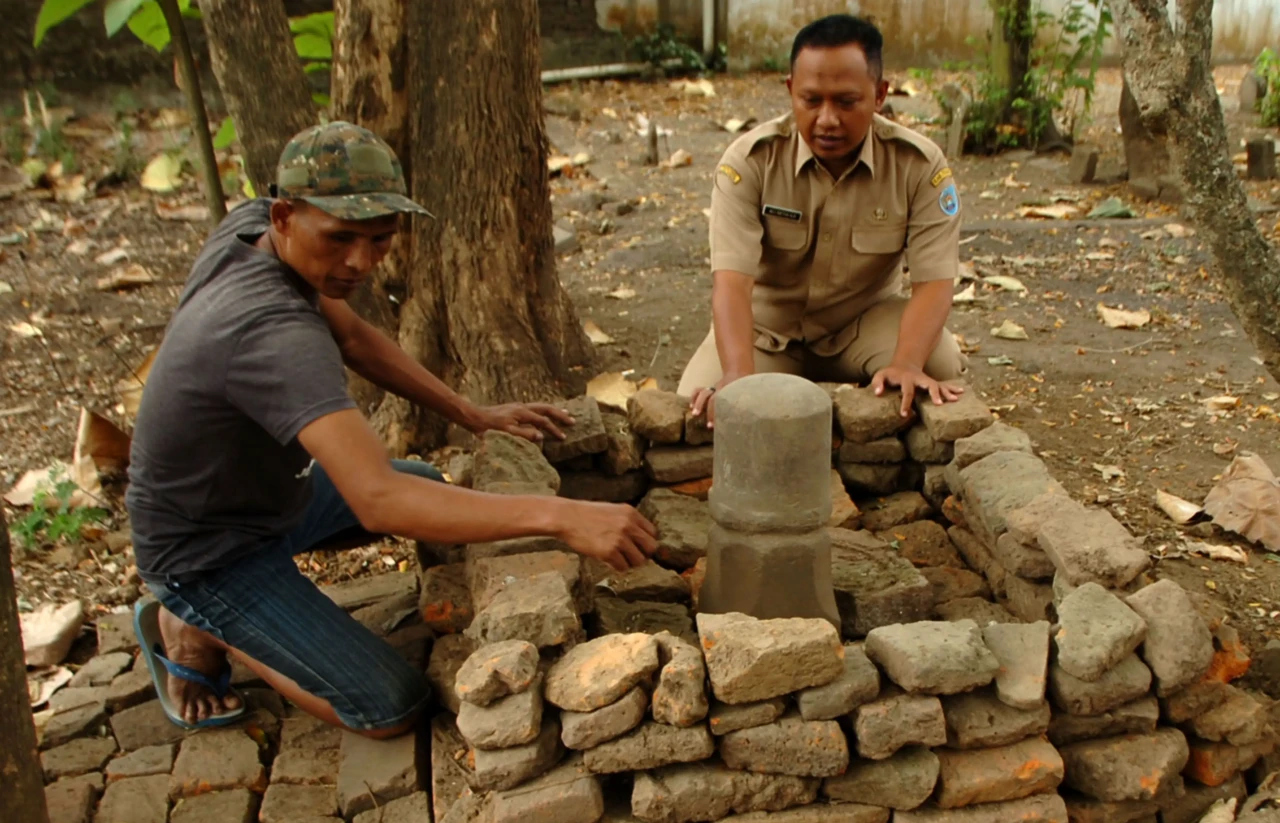 Tebang Pohon, Warga...