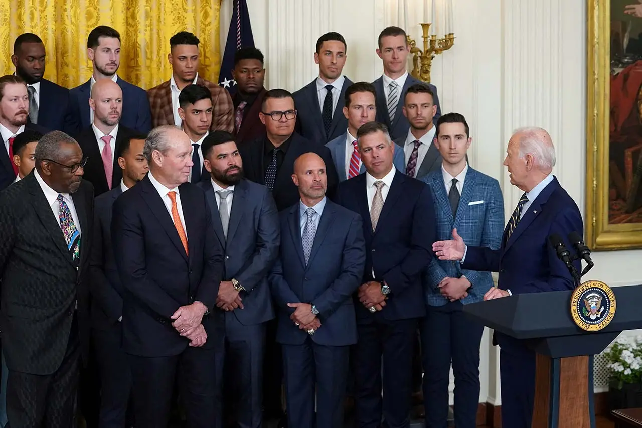 Jamu Tim Juara MLB di...
