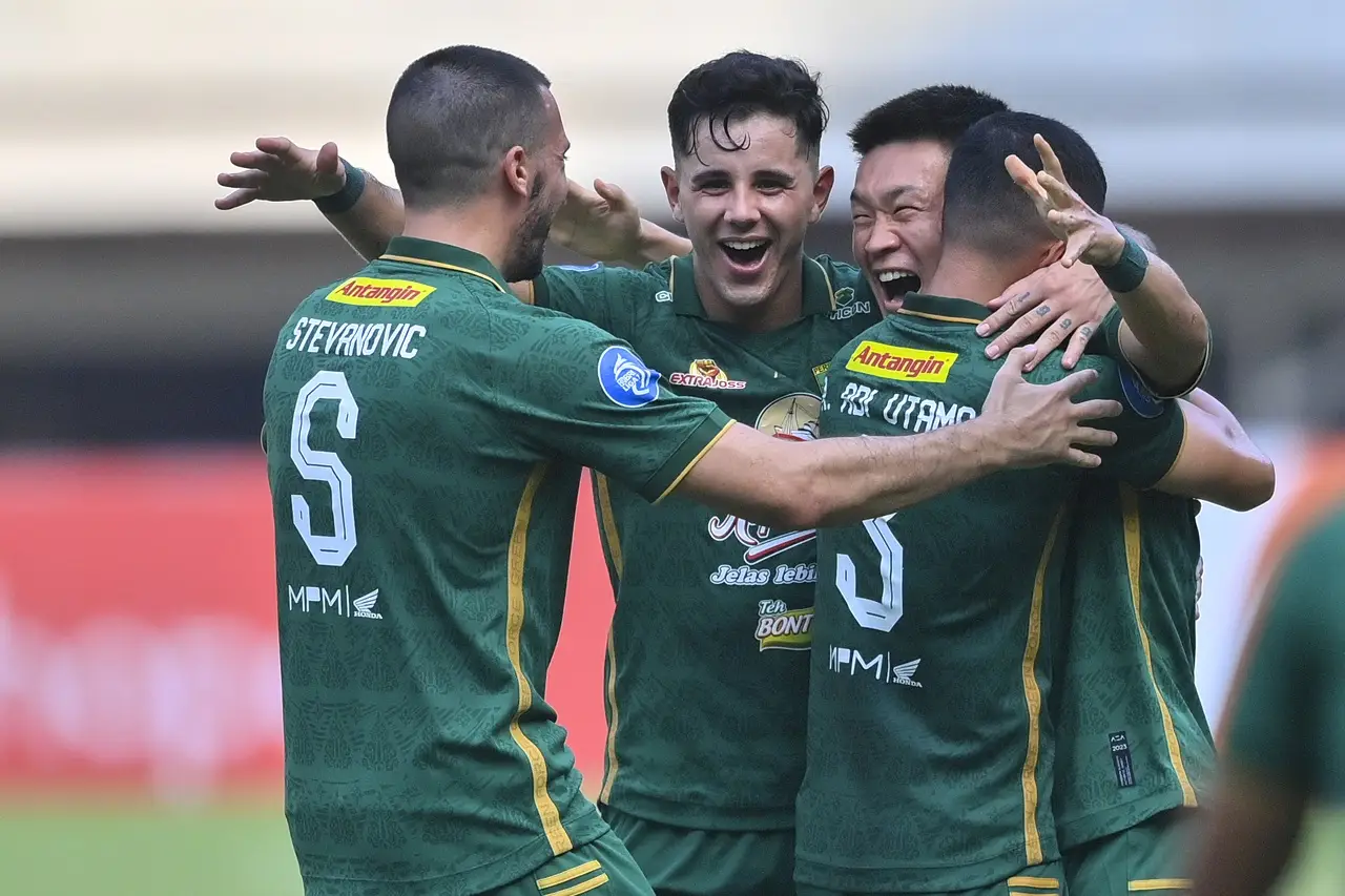 Persebaya Surabaya Kalahkan...