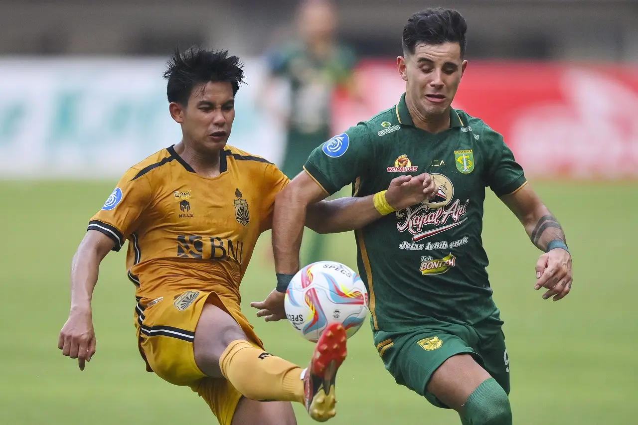 Persebaya Surabaya Kalahkan...