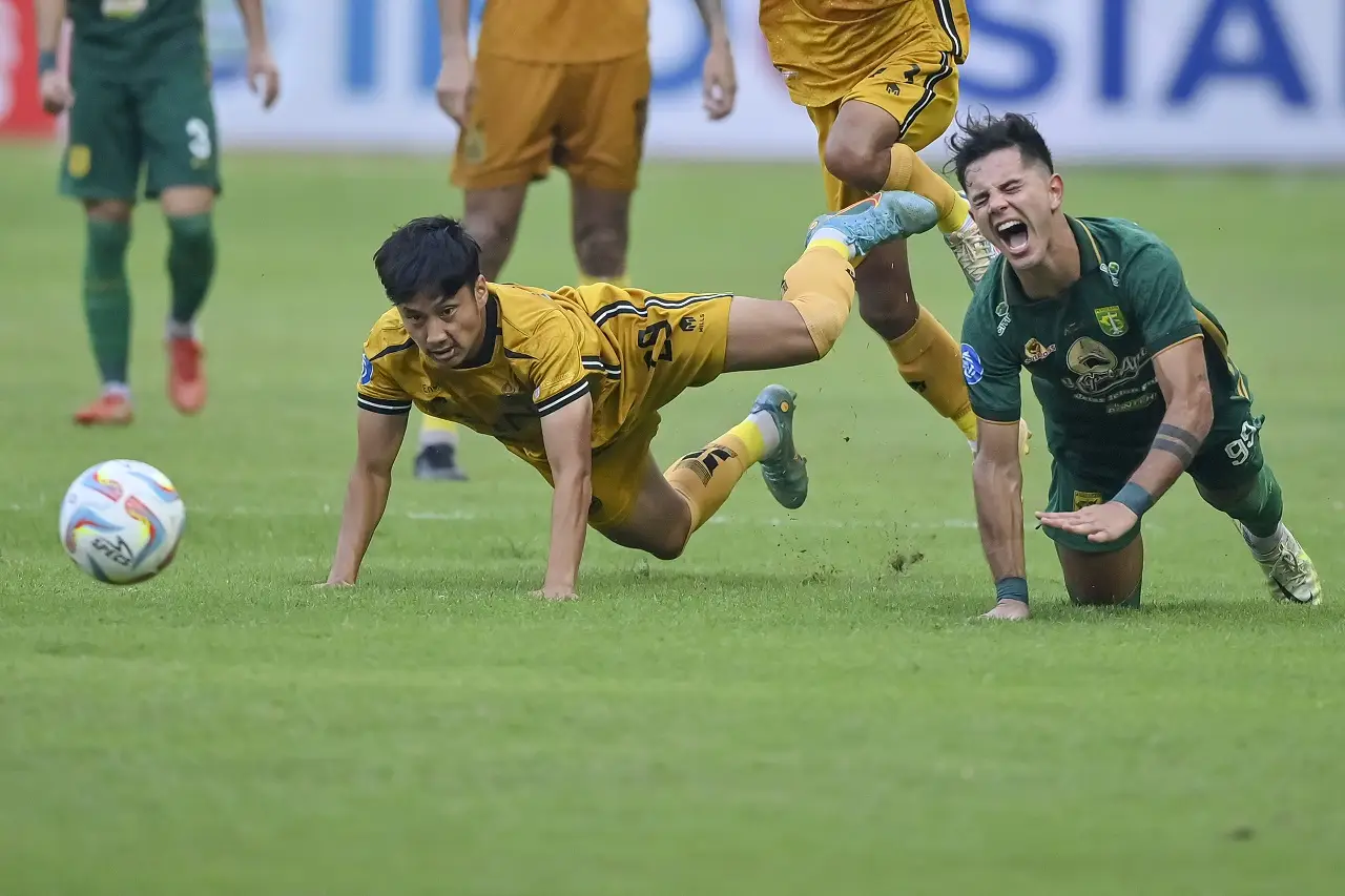 Persebaya Surabaya Kalahkan...