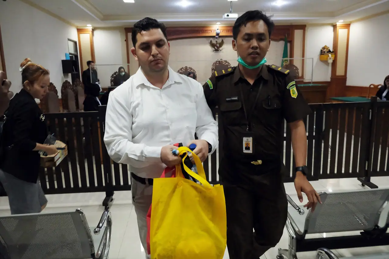 Kasus Penerbitan KTP...