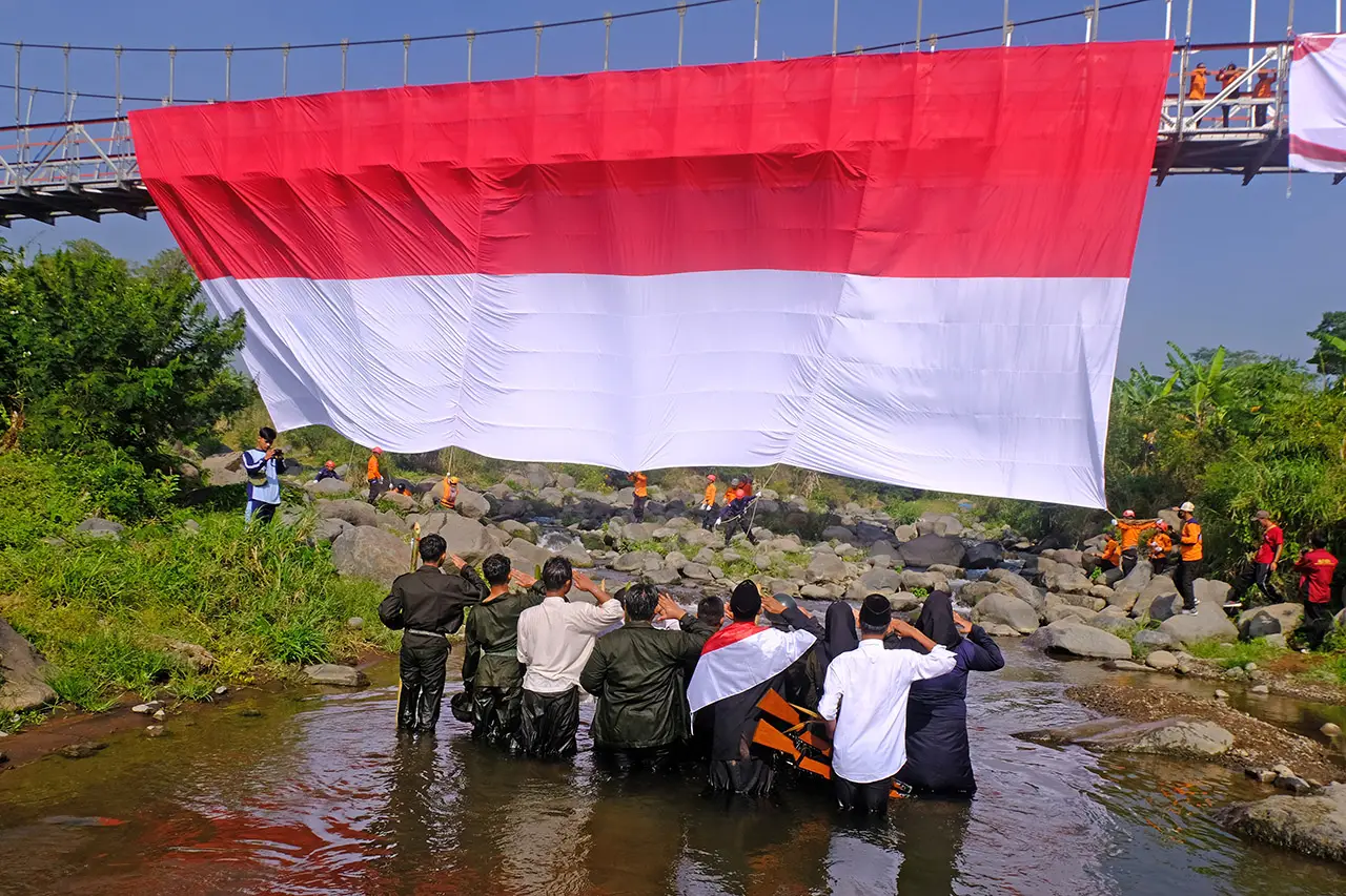 Sambut HUT RI, Bendera...