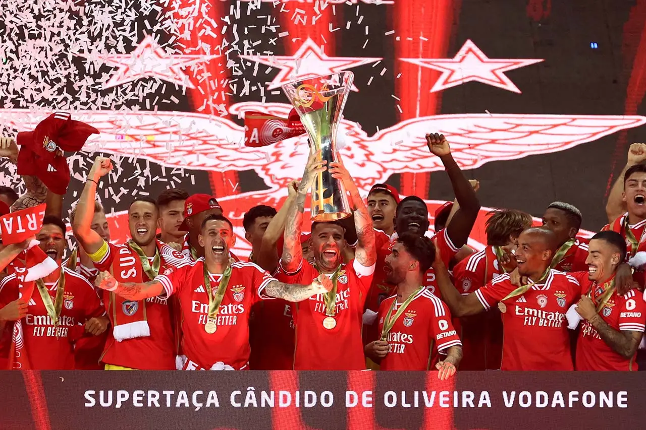 Aksi Benfica Hantam...