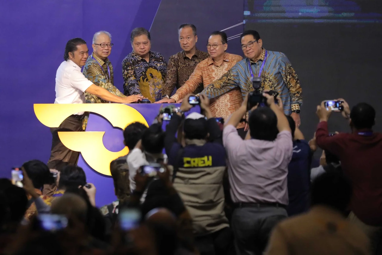 Airlangga Hartarto Buka...