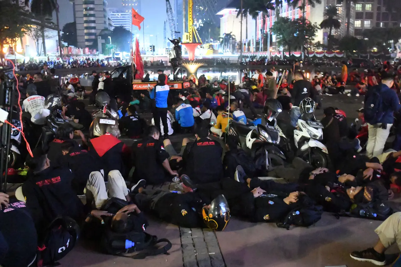 Aksi Buruh di Monas...