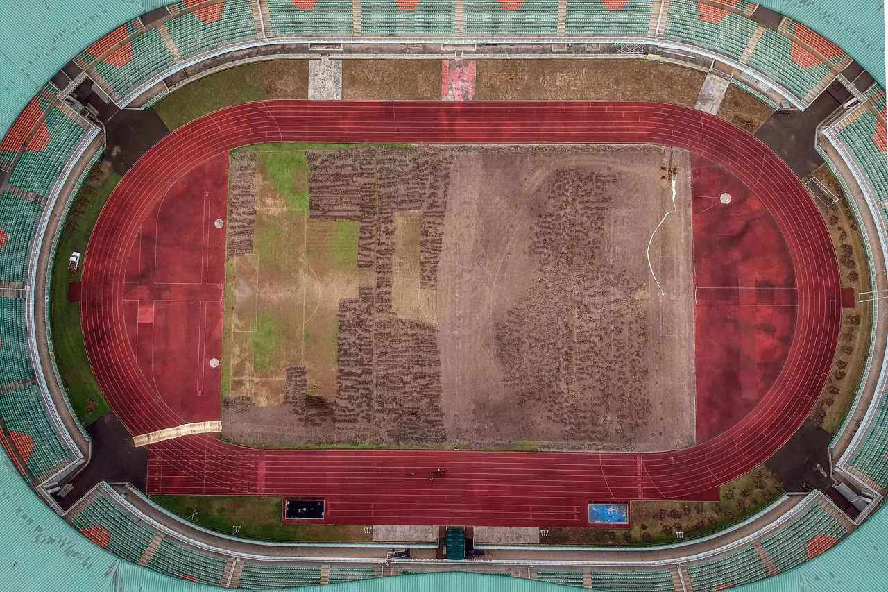 Renovasi Stadion Pakansari...