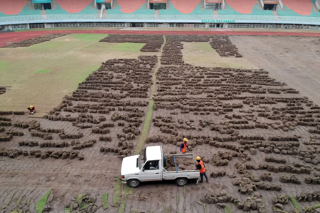 Renovasi Stadion Pakansari...