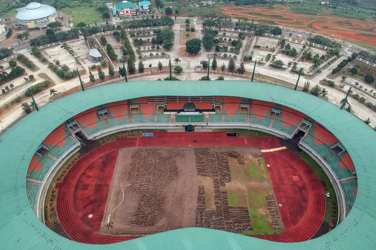 Renovasi Stadion Pakansari...