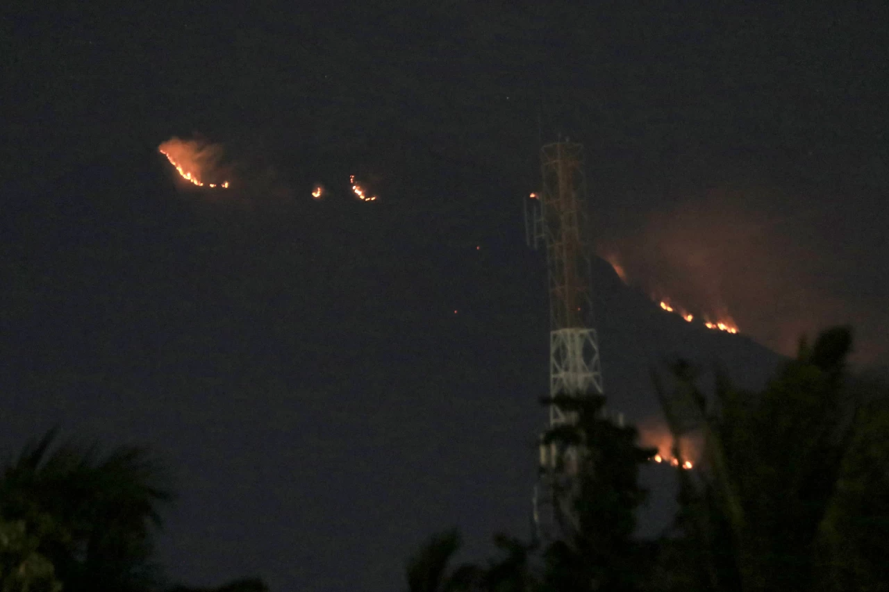 Kebakaran Gunung Merapi...