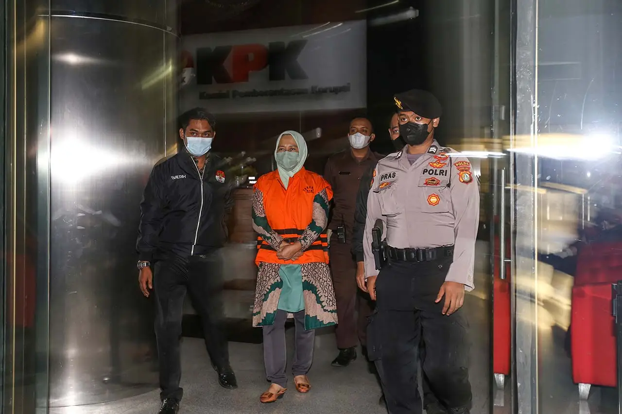 Korupsi Cukai Rokok,...