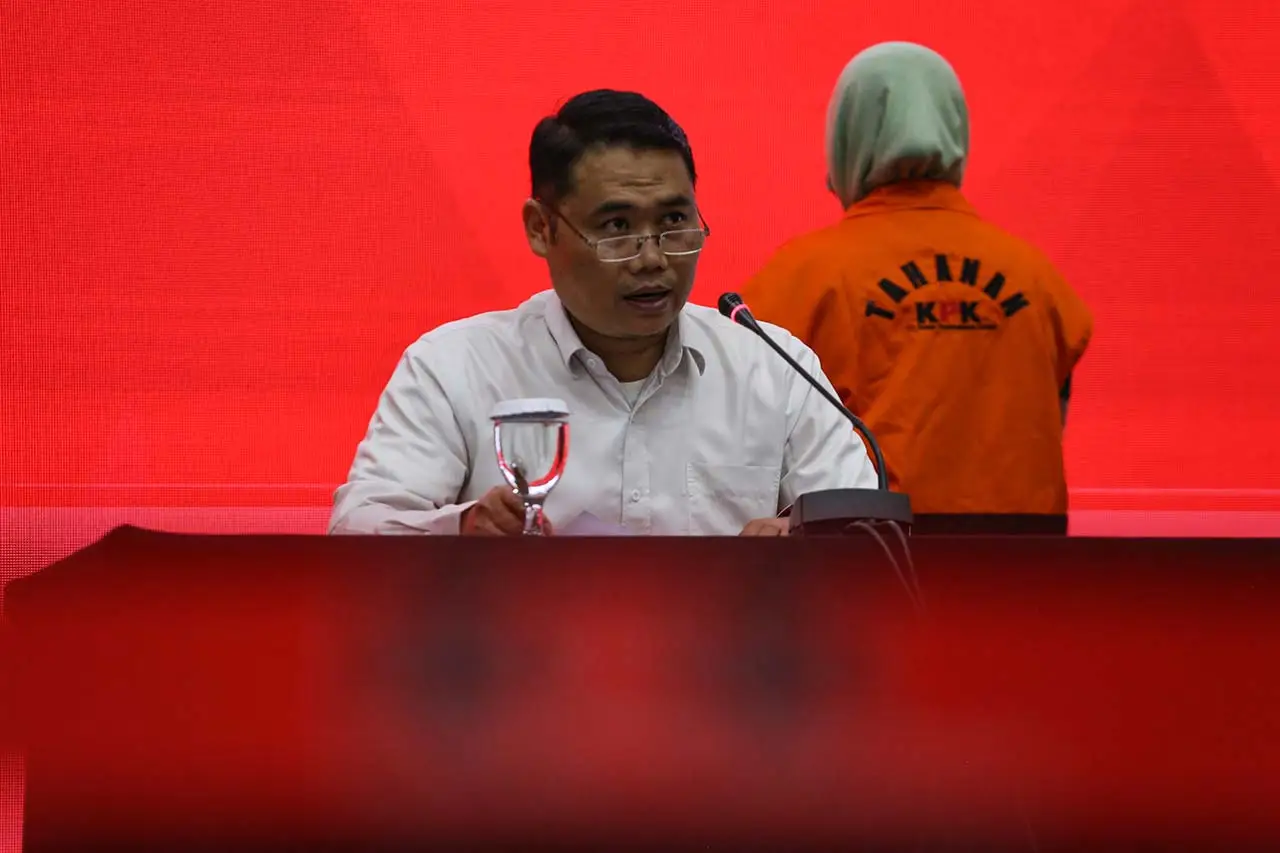 Korupsi Cukai Rokok,...