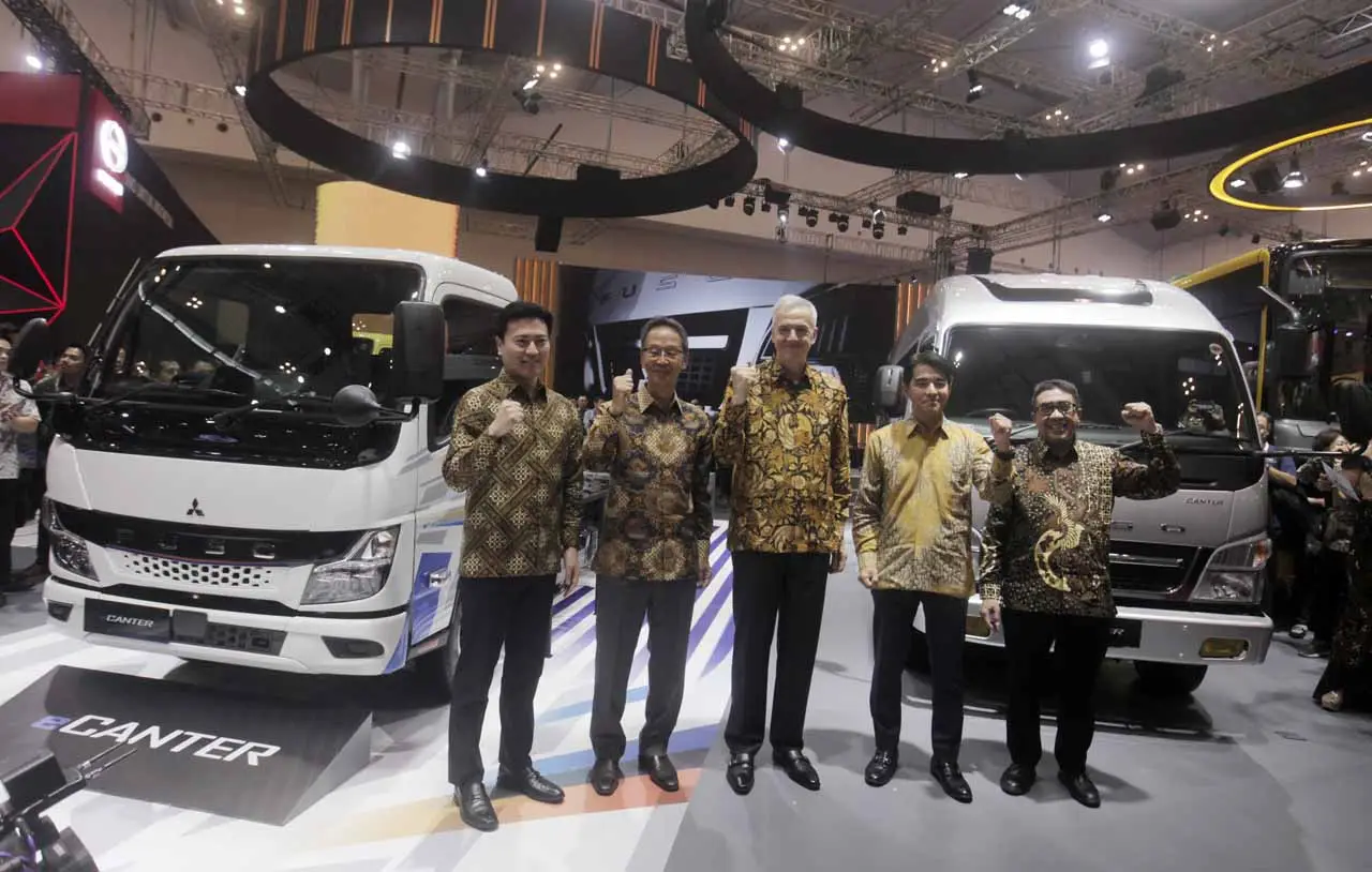 Mitsubishi Fuso Hadir...