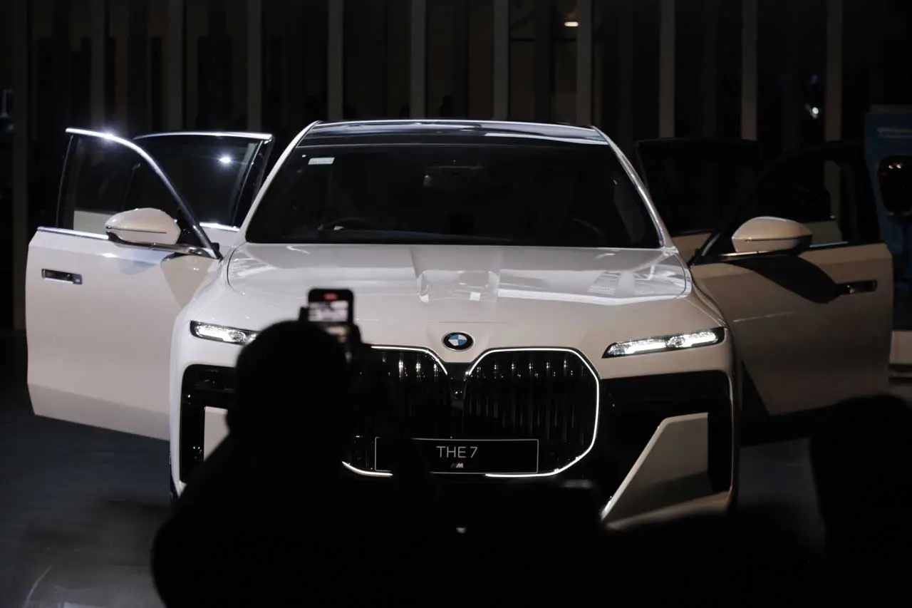 BMW Luncurkan 3 Mobil...