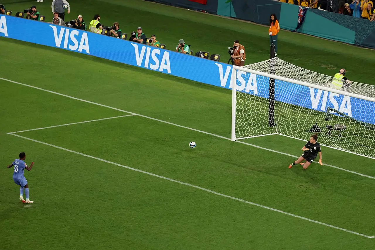 Menang Adu Penalti Lawan...