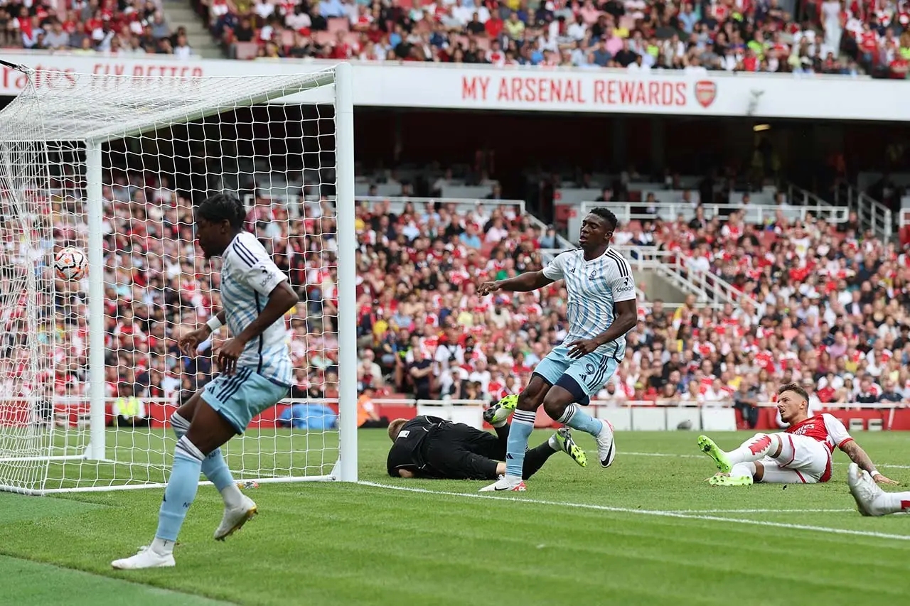 Arsenal vs Forest 2-1,...