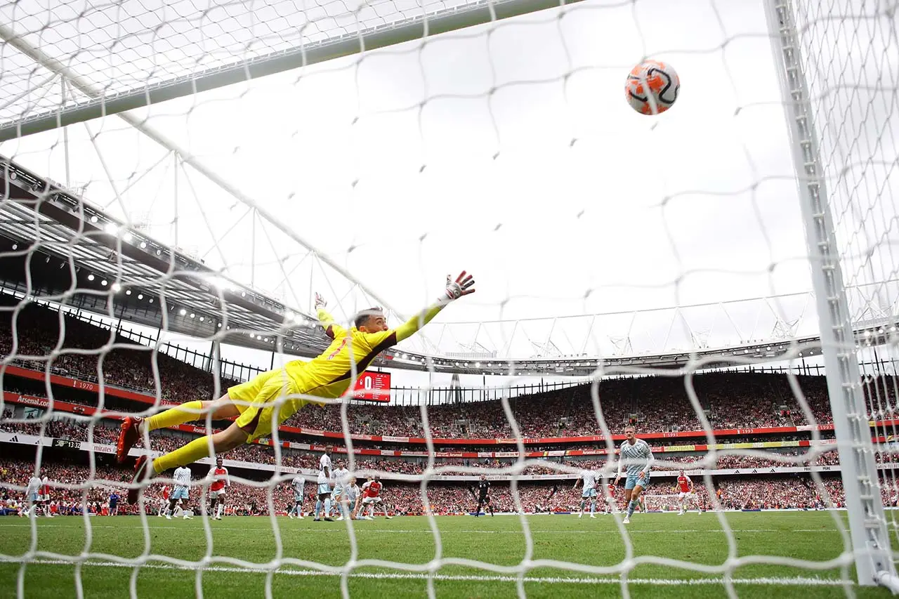 Arsenal vs Forest 2-1,...