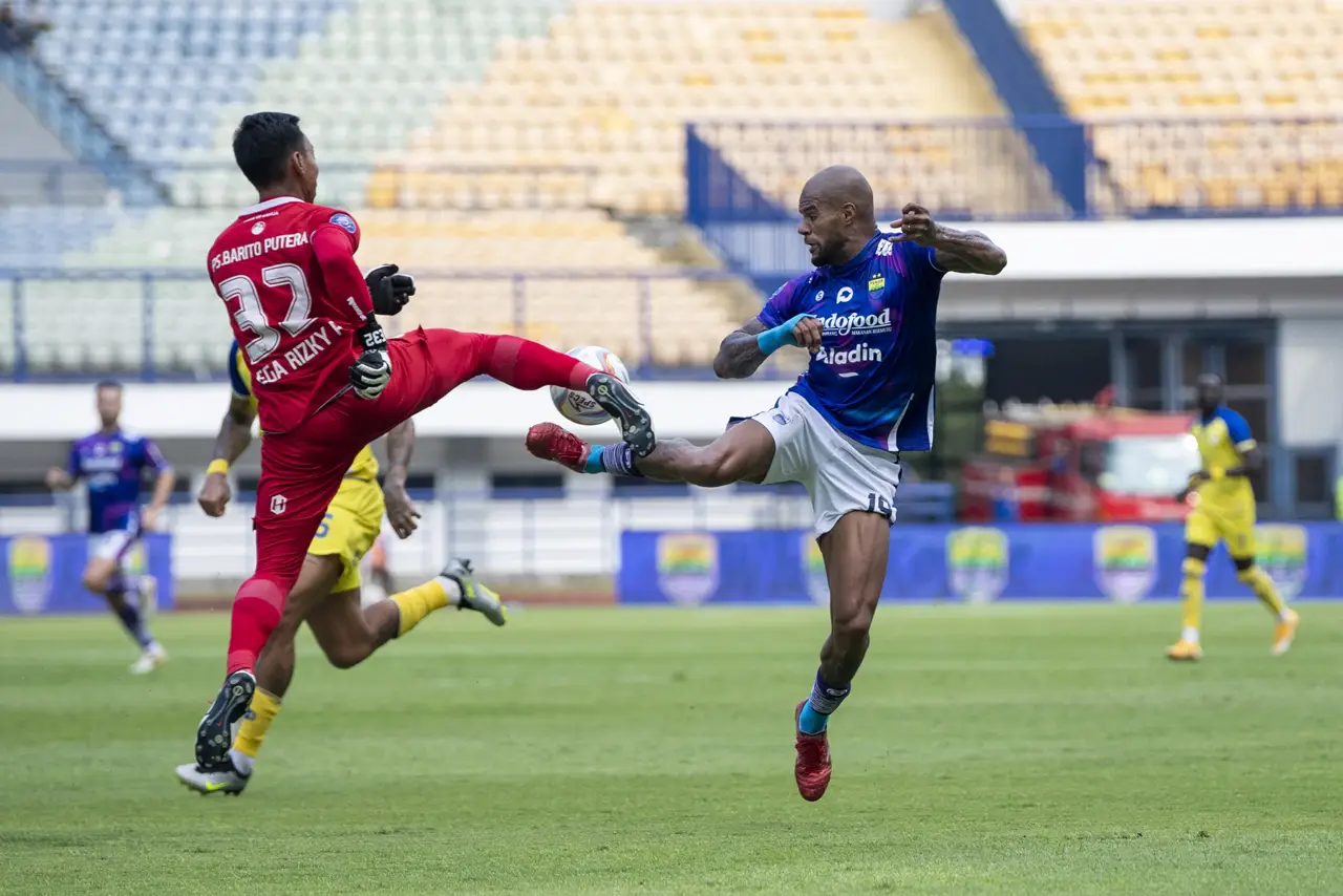 Persib Bandung Ditahan...