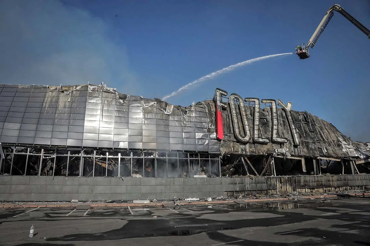 Rudal Rusia Hancurkan...