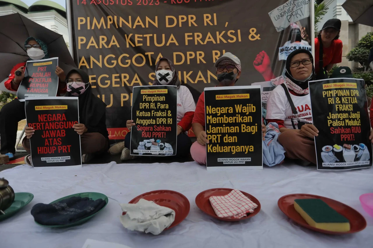 Aksi Mogok Makan untuk...