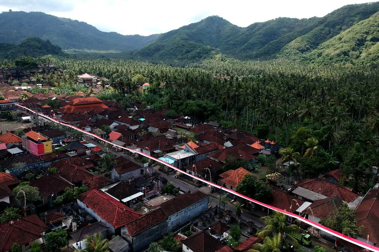 Pemasangan Bendera Sepanjang...