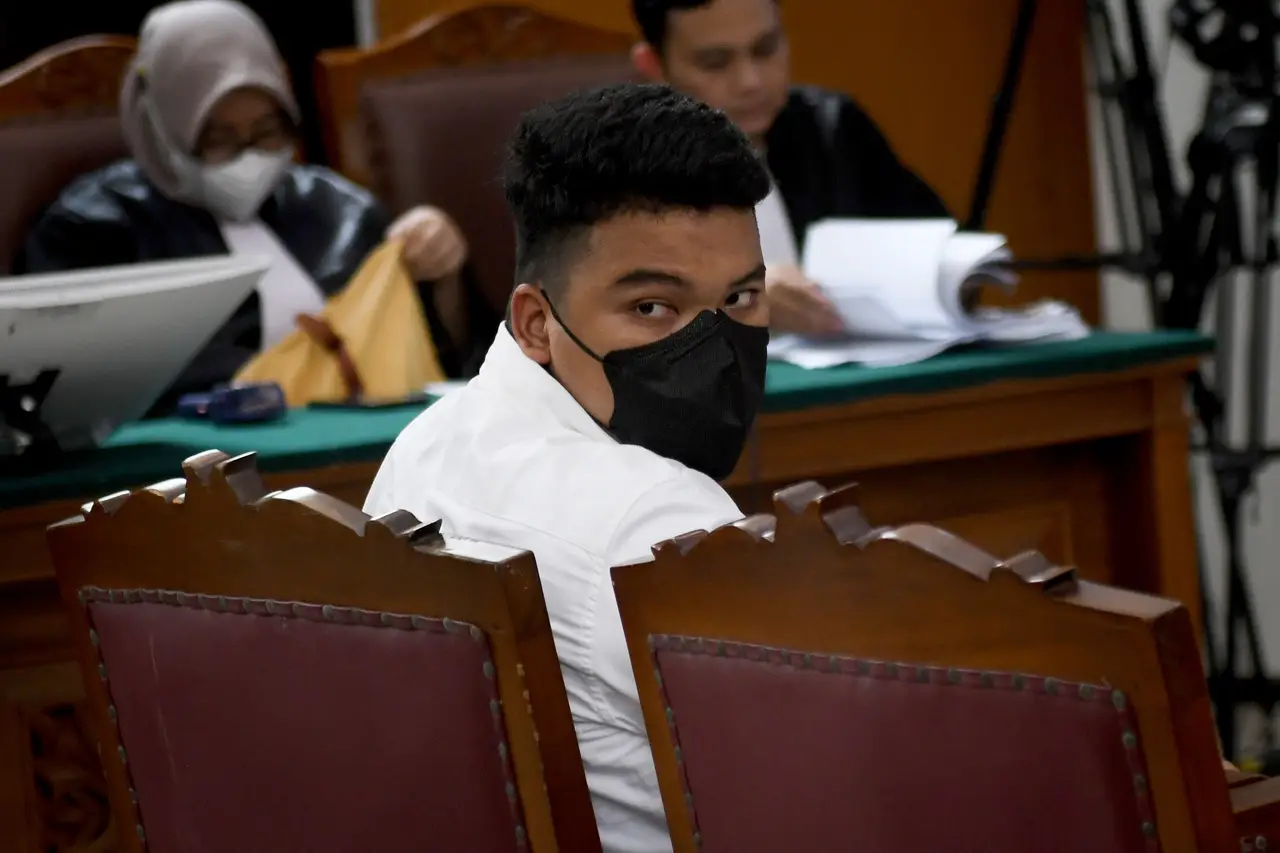 Shane Lucas Dituntut...
