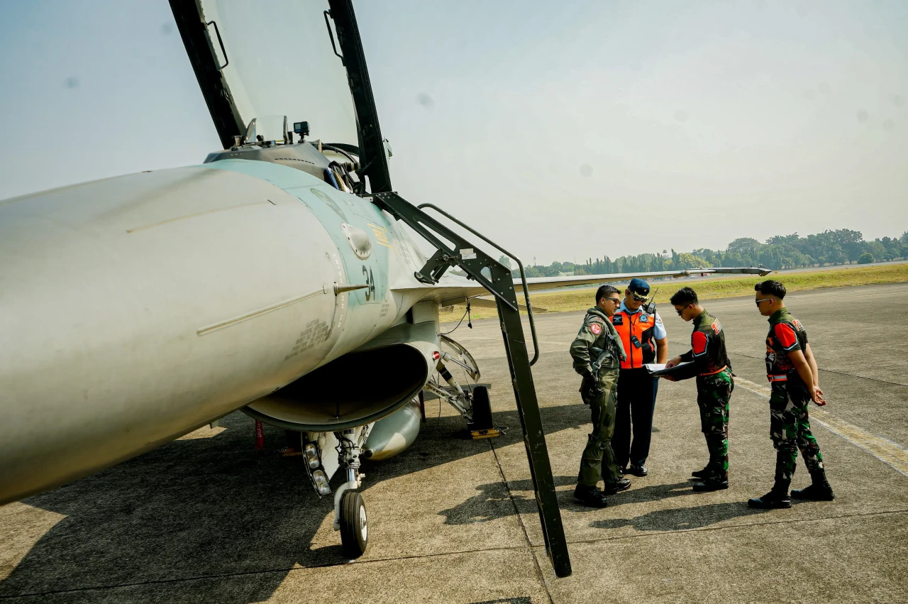 Melihat Persiapan Pesawat...
