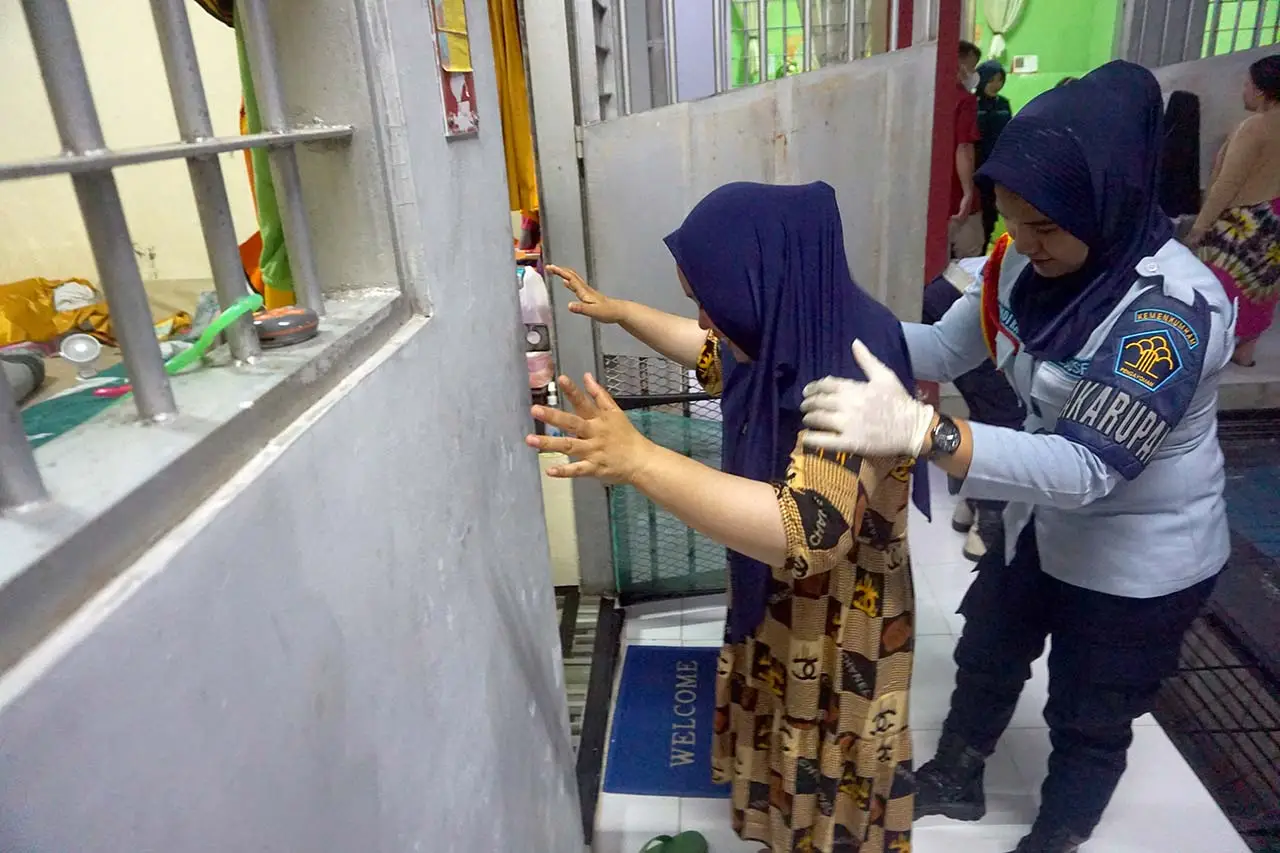 Petugas Gelar Razia...