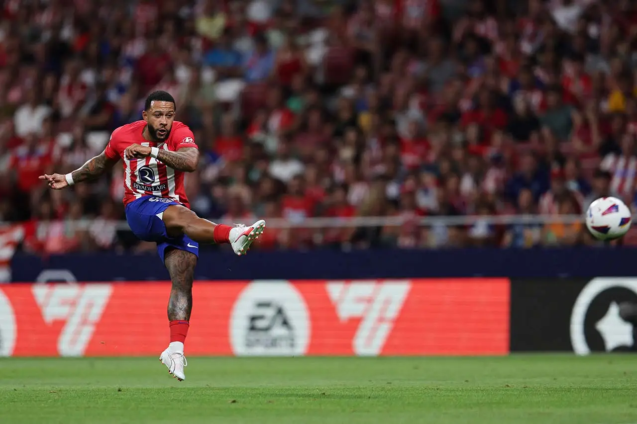 Memphis Depay Lepaskan...