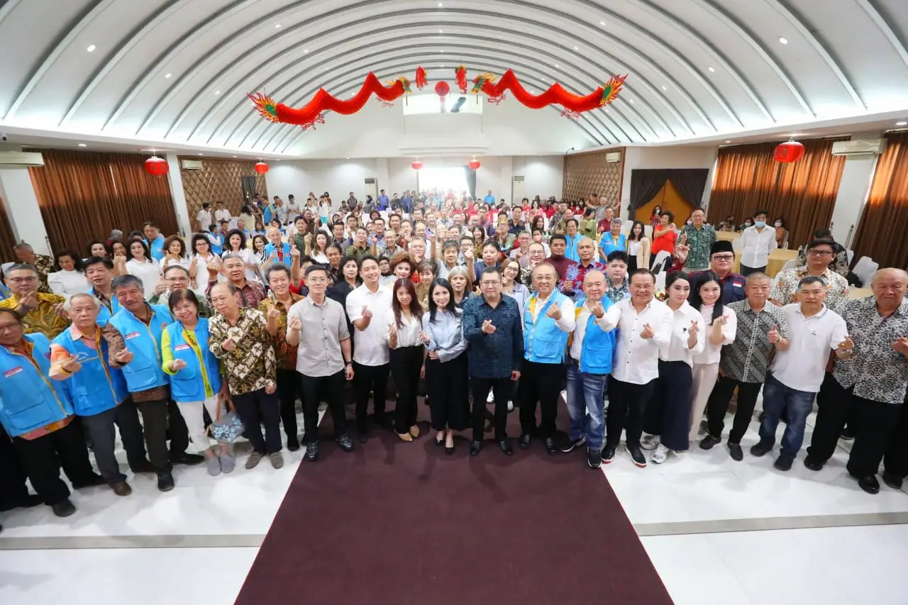 Silaturahmi dengan Warga...