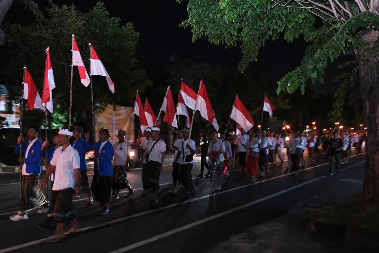 Ratusan Mahasiswa Bali...