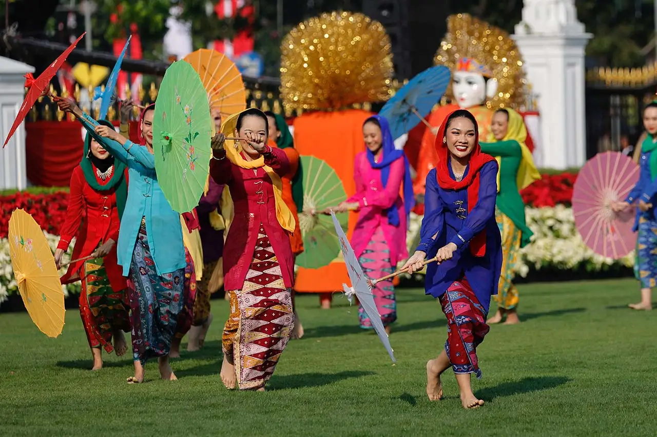 Warna-warni Tari Daerah...