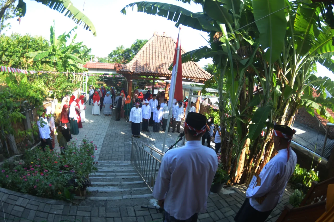 Potret Puluhan Santri...