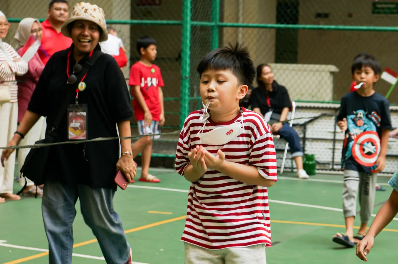 Melihat Keseruan Lomba...