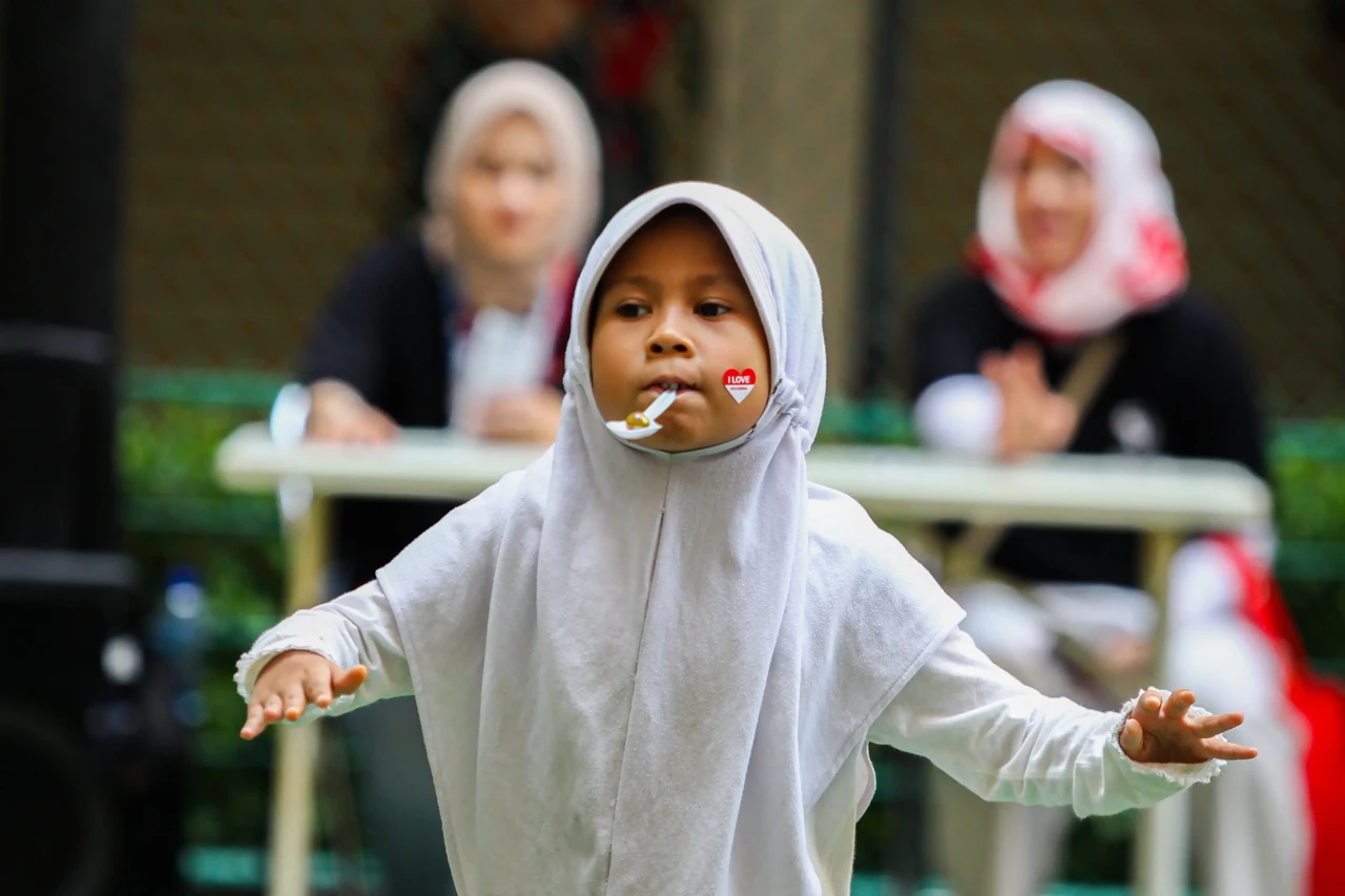 Melihat Keseruan Lomba...