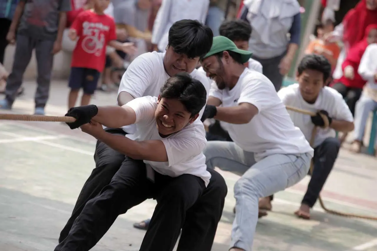 Kemeriahan Lomba 17...