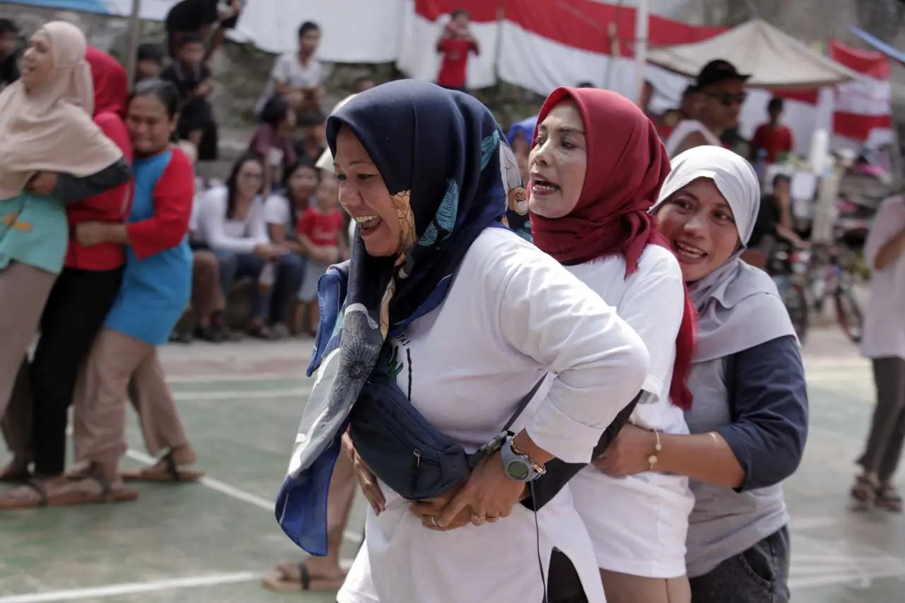 Kemeriahan Lomba 17...