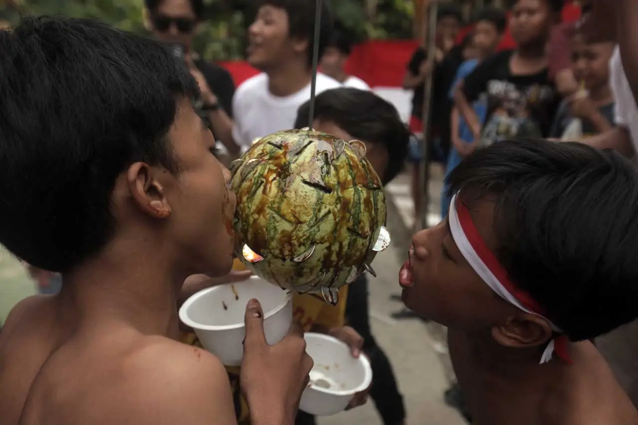 Kemeriahan Lomba 17...