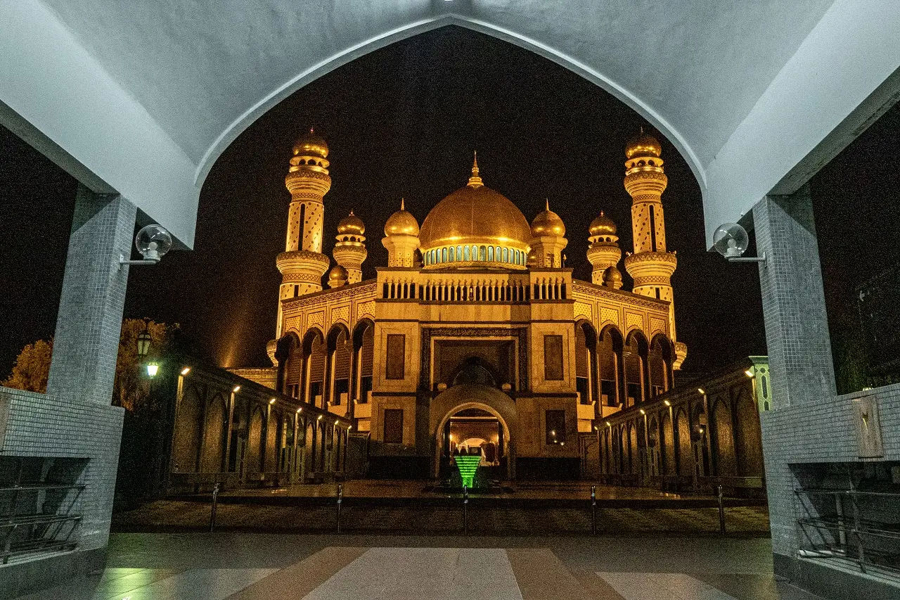 Melihat Kemegahan Masjid...