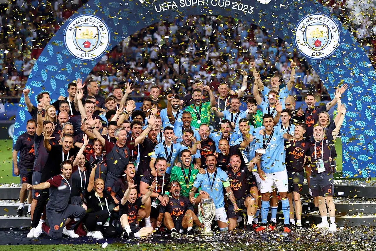 Man City Ukir Sejarah,...