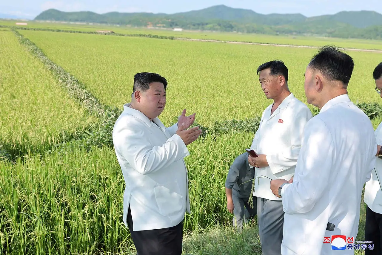 Kim Jong Un Nongkrong...