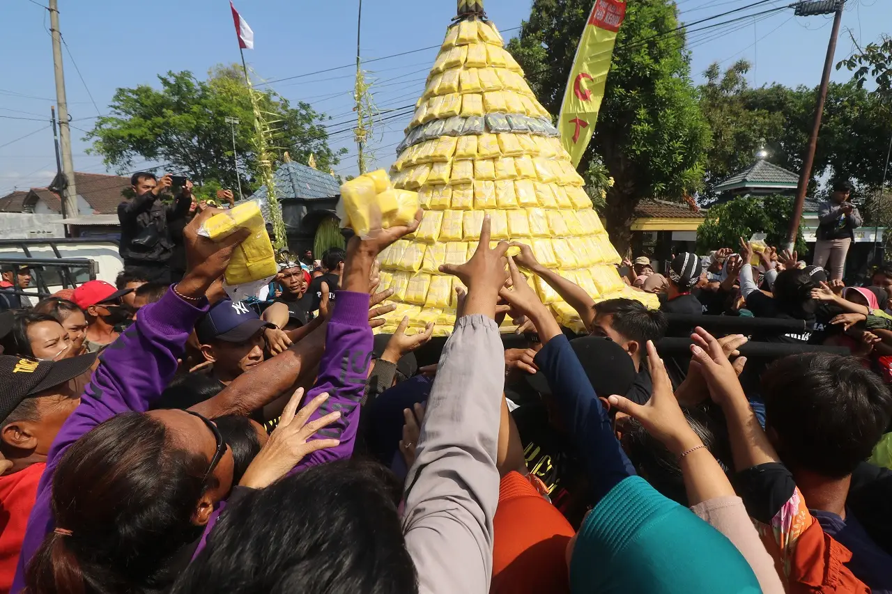 Bersih Desa Sentra Tahu...