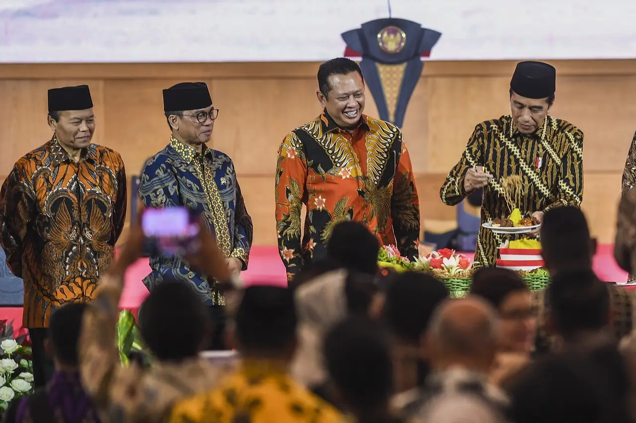 Jokowi Hadiri Peringatan...