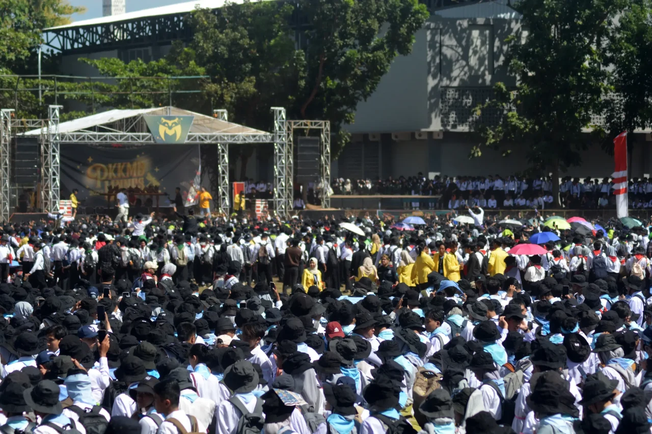 10.928 Mahasiswa Baru...