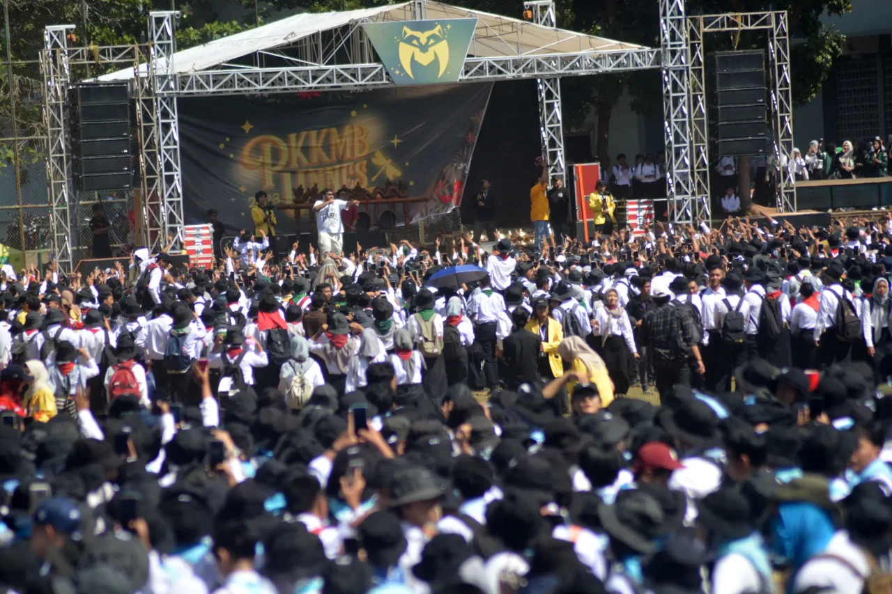 10.928 Mahasiswa Baru...