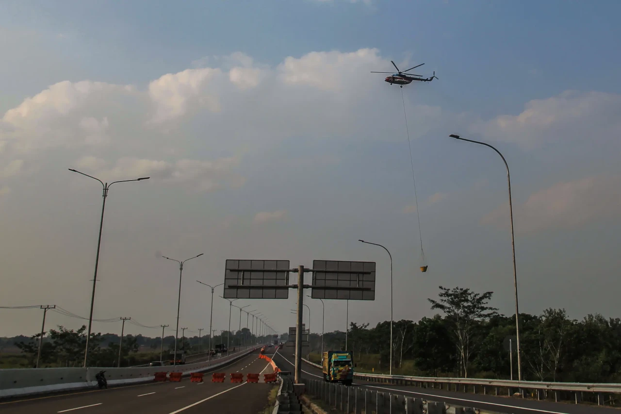 Heli Water Bombing Padamkan...
