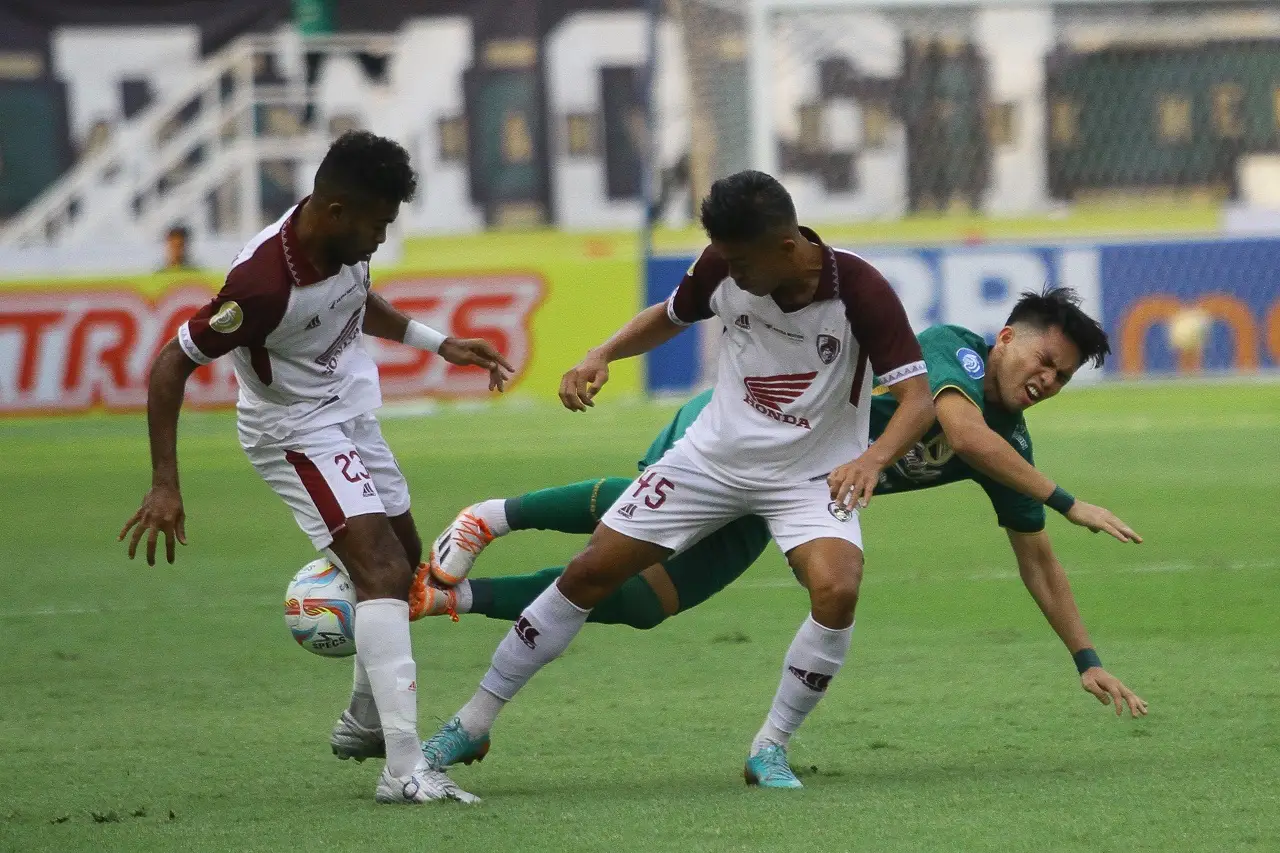 Persebaya Surabaya Kalahkan...